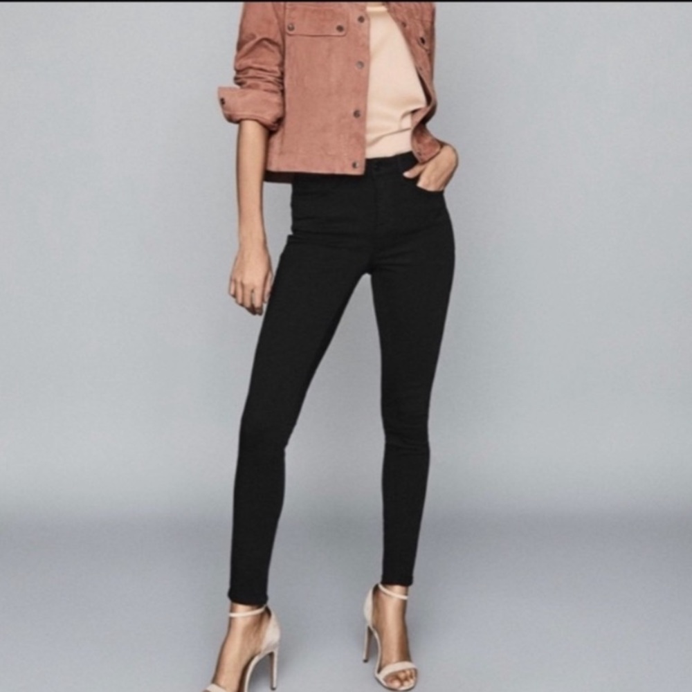 Aritzia The Castings Mid Rise Skinny Jean Black size 25